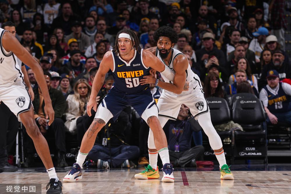 更是身披荣 更是身披荣