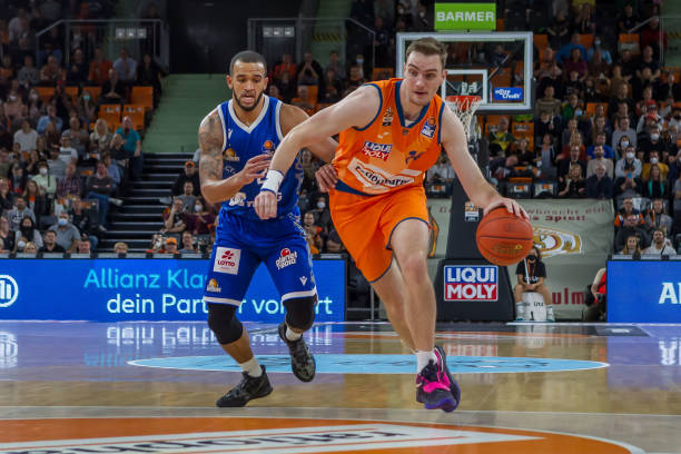 他在场上的 他在场上的